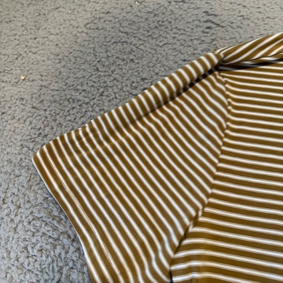 Vuori Men's Short Sleeve Current Stripe Tee Color: Bronze Size Medium V1021 fall - Picture 7 of 16